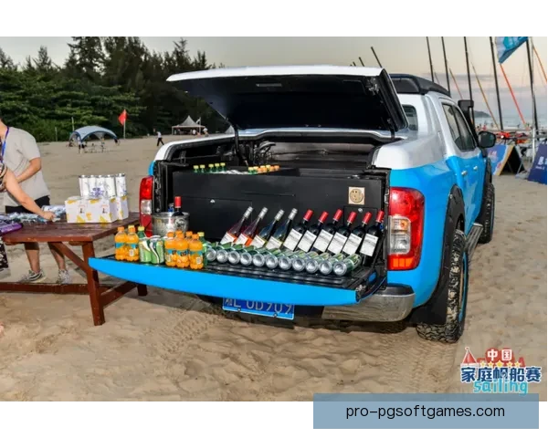 帆船邀请赛中的风帆之间 经典竞速展现风采